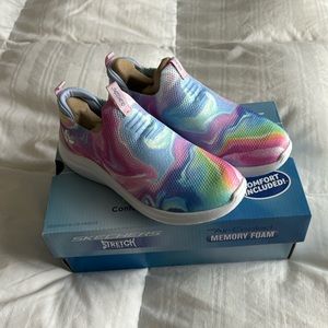 Kids Skechers Stretch Fit Sneakers. Never been worn, with box.